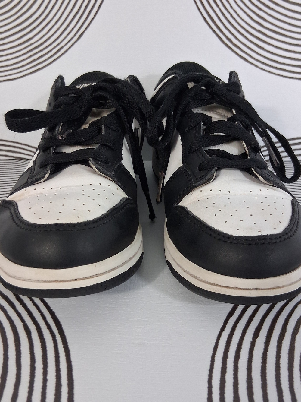 Nike Dunk Low Retro Youth 1.5 White/Black Panda Lace Up Sneakers (CW1588-100) - Picture 3 of 15
